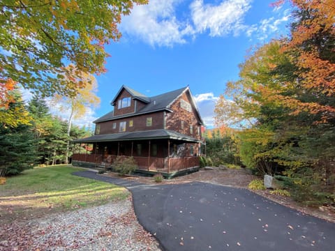 Spacious private home, ski views, pool table, ping-pong, privacy, steps to Mt Wash Hotel Haus in Bretton Woods