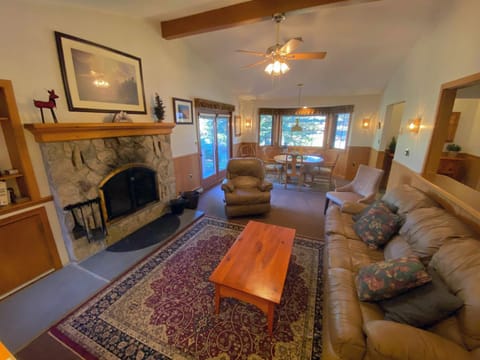 O4 - NEW 1 minute walk from beginner ski trail in the heart of Bretton Woods Condo in Carroll