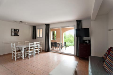 Village Pont Royal en Provence - maeva Home - Appartement spacieux 3 Pièces 6 P Condo in Mallemort