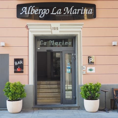 Facade/entrance