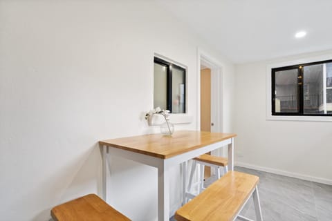 New 1-bedroom house with free parking Casa in North Parramatta