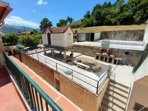 Day, BBQ facilities, Balcony/Terrace, Dining area, Mountain view