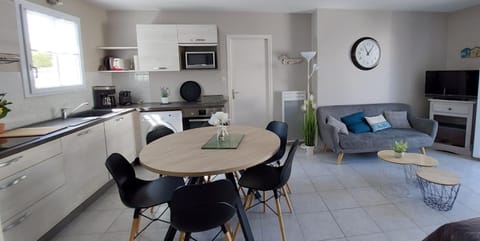 Dining area, kitchen