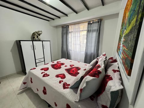 APARTAMENTO CON VISTA A LAS MONTAÑAS CAPACIDAD 6 PERSONAS SECTOR VILLAMARIA Condo in Manizales