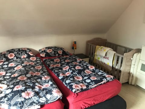 Familienfreundliche Wohnung Monteurwohnung Netflix Apartment in Paderborn