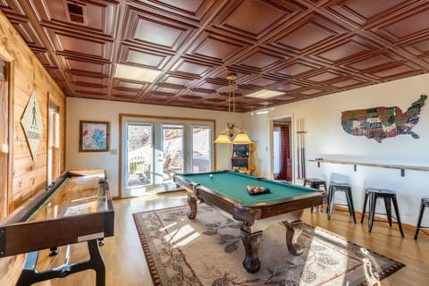 Billiard, Game Room, Mountain view