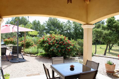 Patio, Spring, Day, Garden, Dining area, Garden view