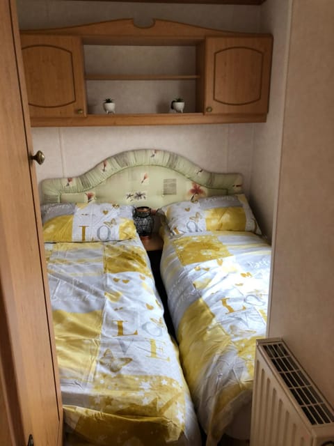 Lovely 3 bedroom 8 berth caravan in Rhyl Camping /
Complejo de autocaravanas in Rhyl