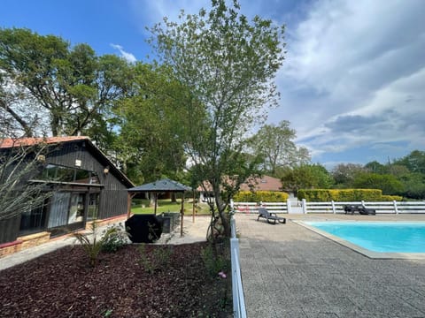 L Uni Vert d Azur gite 10 pers piscine et mini ferme proche océan House in Léon