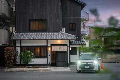 Property building, Street view, Parking