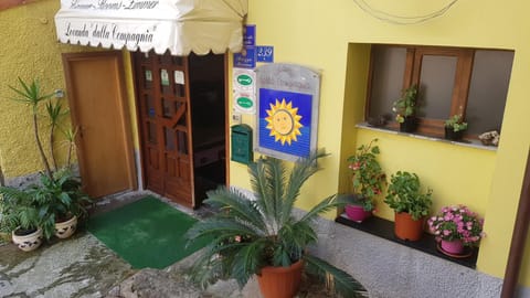 Facade/entrance