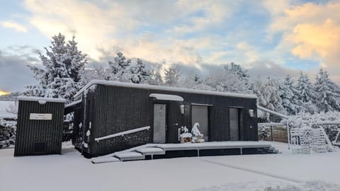 Property building, Facade/entrance, Off site, Neighbourhood, View (from property/room), Parking