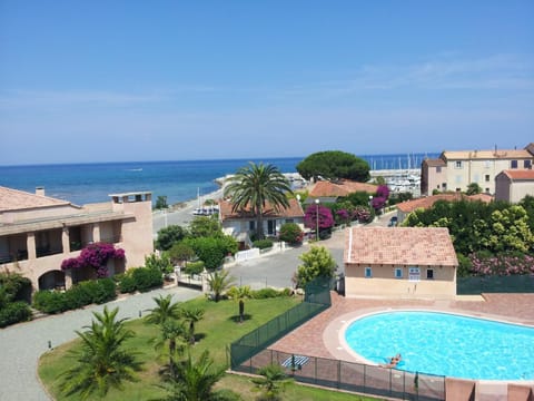 Pool view, Sea view