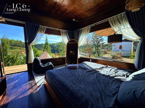 Bed, Natural landscape, View (from property/room), Balcony/Terrace, Photo of the whole room, Evening entertainment, Bedroom, Mountain view