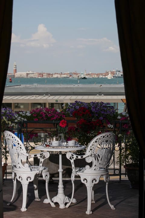 Balcony/Terrace, City view, Landmark view