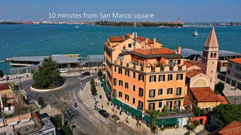 Facade/entrance, Bird's eye view, City view, Landmark view