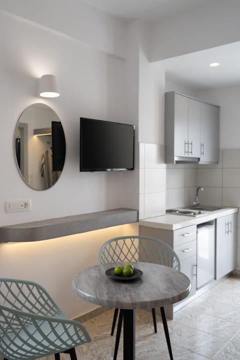 TV and multimedia, Kitchen or kitchenette, Dining area, oven