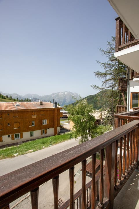 Hotel le Chamois by YourAlpAdventure Hotel in Huez