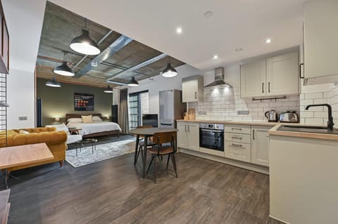 Kitchen or kitchenette, Seating area