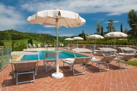 Property building, Spring, People, Activities, Summer, Garden, Hot Tub, Spa and wellness centre/facilities, Swimming pool