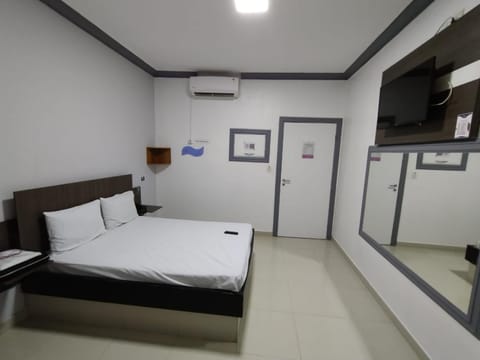 Bed, TV and multimedia, Photo of the whole room, Bedroom, air conditioner