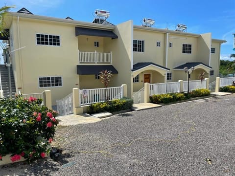 Westmore Beach Villas Limited Apartment hotel in Westmoreland Parish