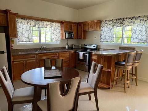 Kitchen or kitchenette, Dining area, minibar, pet friendly, stove