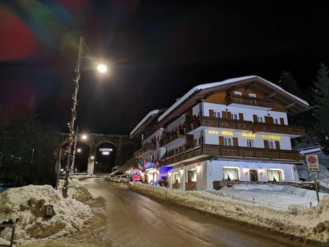 Property building, Winter, Street view