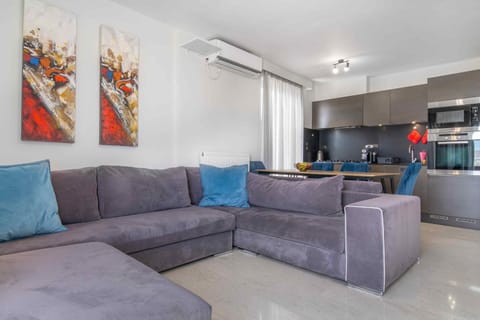Lis153 by Smart Cozy Suites - Top Floors with Amazing City View - Available 24hr Apartment in Kallithea