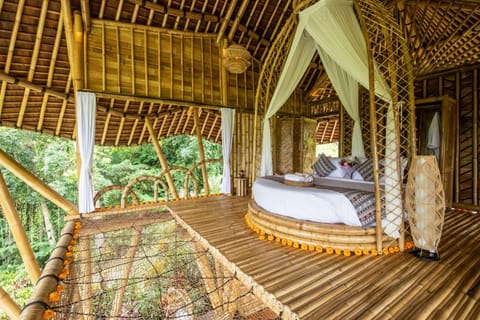 Magic Hills Bali - Magical Eco-Luxury Lodge Chalet in Selat