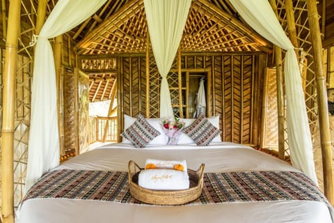 Magic Hills Bali - Magical Eco-Luxury Lodge Chalet in Selat