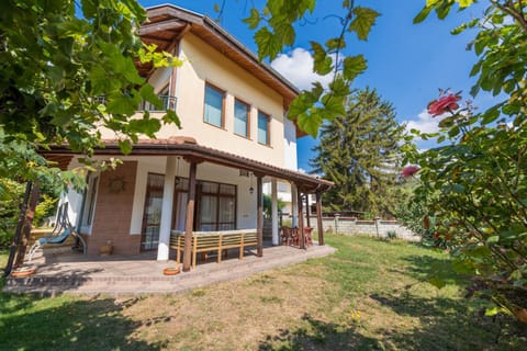 Property building, Facade/entrance, Garden