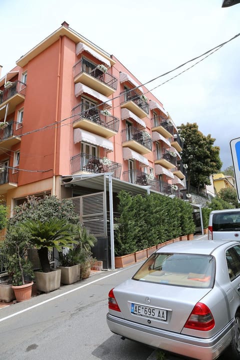 Property building, Facade/entrance