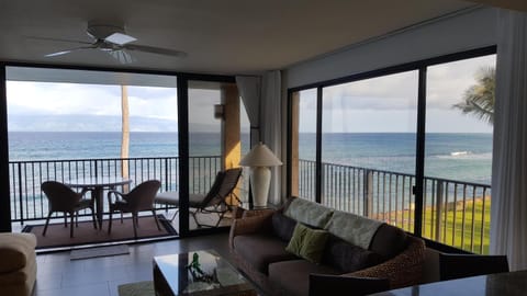 Oceanfront Remodeled-30 Feet to Ocean-Central AC-Highly Sought After House in Maui