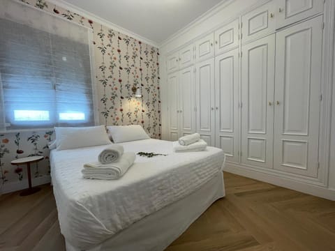 VIDAL APARTAMENTOS con parking privado. Apartamento in Carmona