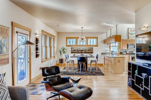 Brilliant Posh Home - Backs to Poudre River Trail! House in Fort Collins