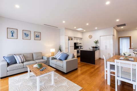 Living room, Photo of the whole room, Seating area, Dining area