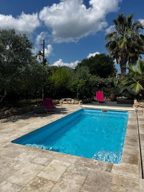 Peaceful 4 stars eco-friendly villa with private pool and parking House in Roquebrune-sur-Argens