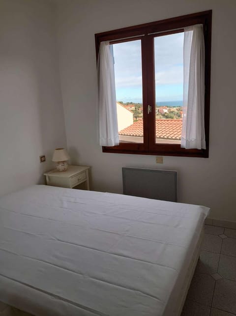 Bed, Photo of the whole room, Bedroom, City view, Sea view