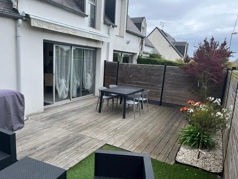 Patio, Dining area