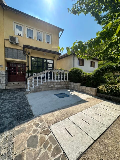 Beautiful House Overlooking Sarajevo Apartment in Sarajevo