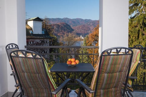 Natural landscape, Dining area, Lake view, Landmark view, Mountain view