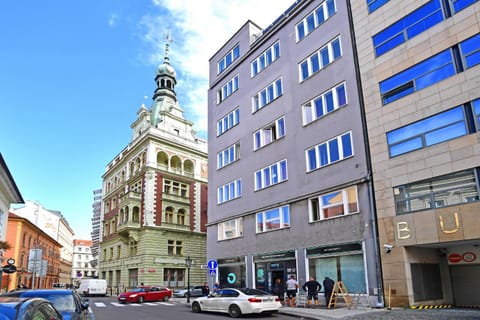 Property building, Street view, Location