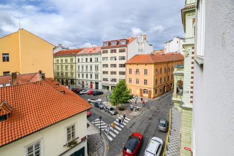 Neighbourhood, Street view, Location