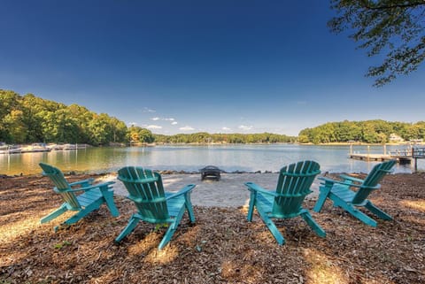 No Wake Zone House in Lake Norman