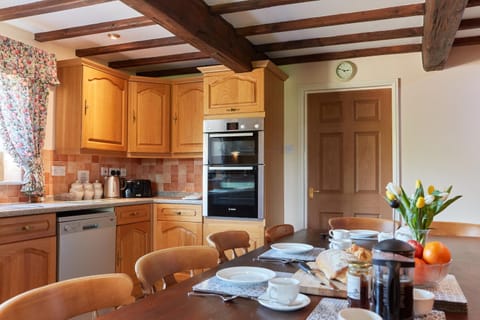 Coffee/tea facilities, Kitchen or kitchenette, Dining area, dishwasher, pet friendly, kitchen