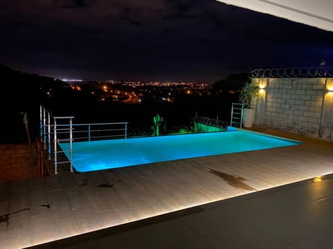 Sobrado piscina bem localizado 5 min do Flamboyant House in Goiania