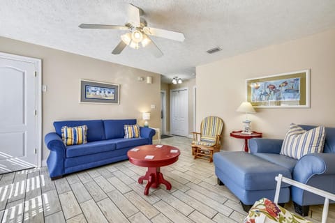 Beaches and Dreams by Book That Condo Maison in Lower Grand Lagoon