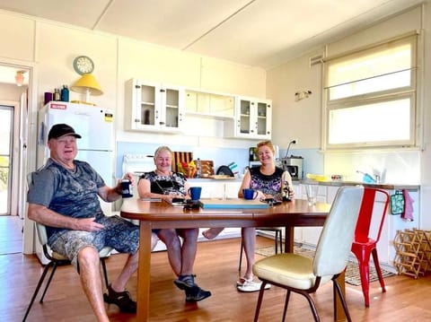 A Magic Shack - relax, recharge, frolic & fish House in Tumby Bay