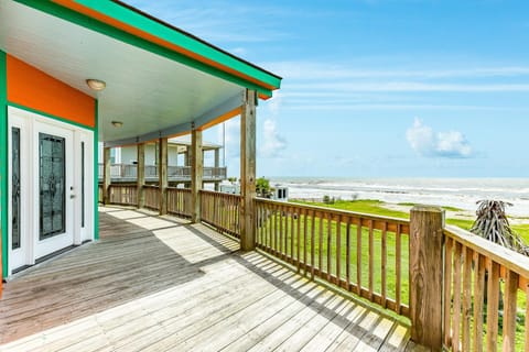 Cabin by the Sea House in Bolivar Peninsula